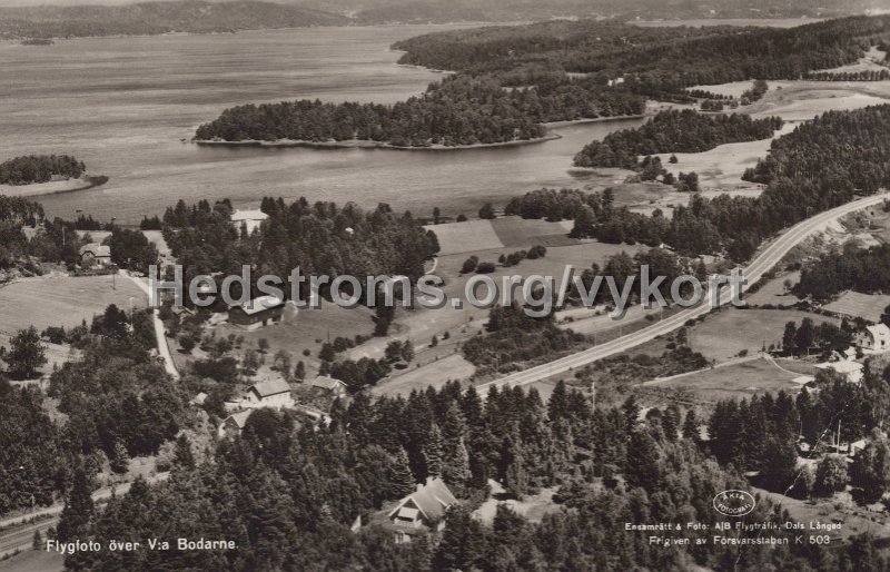 Flygfoto over Va Bodarna. Postganget 3 mars 1954.jpg - Flygfoto över V:a Bodarna.Postgånget 3 mars 1954.Ensamrätt & Foto: A/B Flygtrafik, Dals Långed.
