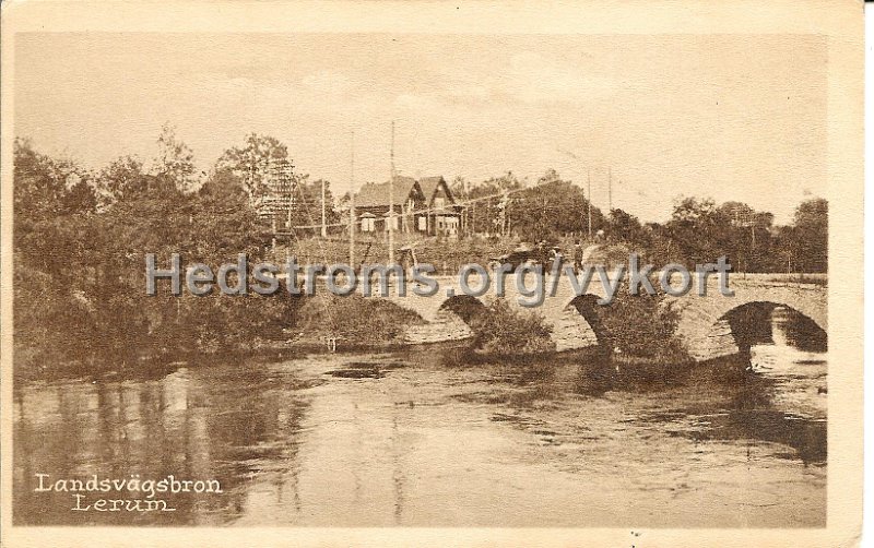 Landsvagsbron, Lerum. Odaterat. Carl Brobacks forlag.jpg - Landsvägsbron. Lerum.Vamme bro med Ågården i bakgrunden.Odaterat.Förlag: Carl Brobäcks förlag. 1156