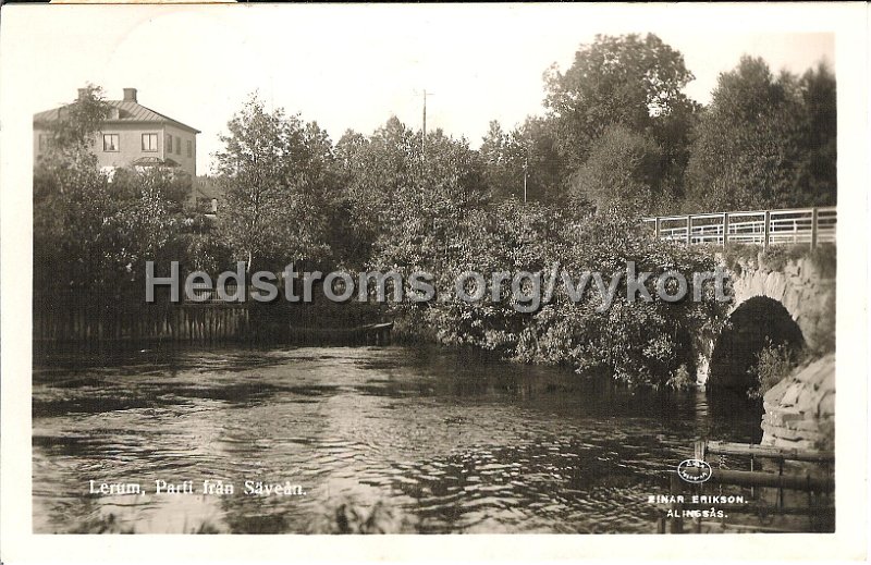 Lerum. Parti fran Savean. Postganget 26 juli 1935. Einar Erikson, Alingsas.jpg - Lerum, Parti från Säveån.Vamme bro med Villa Mascote i bakgrunden.Postgånget 29 jui 1943.Förlag: Einar Erikson. Alingsås.