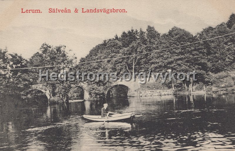 Lerum. Safvean  Landsvagsbron. Odaterat. Forlag Carl Broback.jpg - Lerum. Säfveån  Landsvägsbron.Odaterat.Förlag Carl Brobäck.