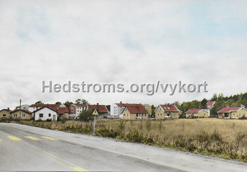 Riksbyggen. Stenkullen. Odaterat. Forlag Wallins kiosk, Stenkullen. Color AB Johanneshov.jpeg - Riksbyggen. Stenkullen.Odaterat.Förlag: Wallins kiosk, Stenkullen.Color AB Johanneshov.