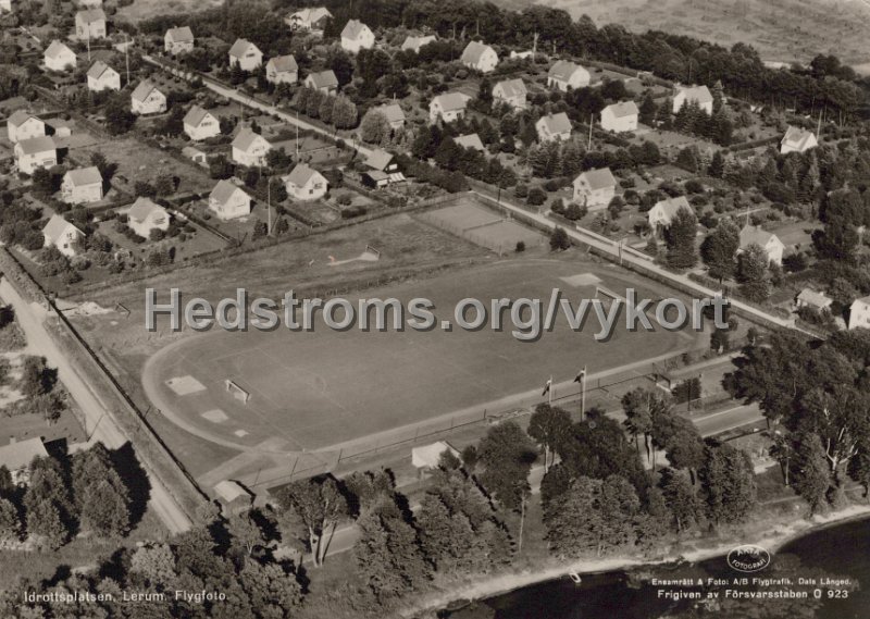 Idrottsplatsen, Lerum. Flygfoto. Postganget14 augusti 1963. Ensamratt  Foto A  B Skandinavisk Flygtrafik, Dals Langed. Lilljeqvist.jpg - Idrottsplatsen, Lerum. Flygfoto.Postgånget14 augusti 1963.Ensamrätt & Foto: A/B Skandinavisk Flygtrafik, Dals Långed. Lilljeqvist.