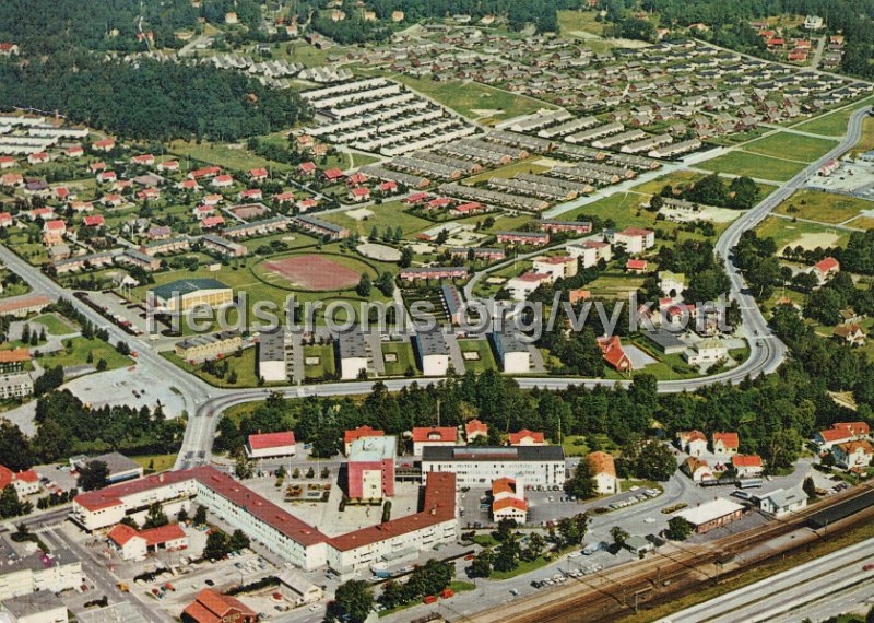 Flygfoto over Lerum. Postganget 23 april 1977. Copyright AB H. Lindenhag. Goteborg. Tel. 031  11 58 95.jpg - Flygfoto över Lerum.Postgånget 23 april 1977.Copyright: AB H. Lindenhag. Göteborg. Tel. 031  11 58 95.