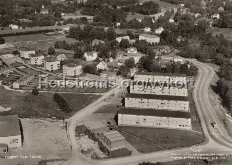 Flygfoto over Lerum. Postganget 28 december 1961. Ensamratt  Foto A  B Flygtrafik, Dals Langed. Lilljeqvist.jpg - Flygfoto över Lerum.Postgånget 28 december 1961.Ensamrätt & Foto A/B Flygtrafik, Dals Långed. Lilljeqvist.