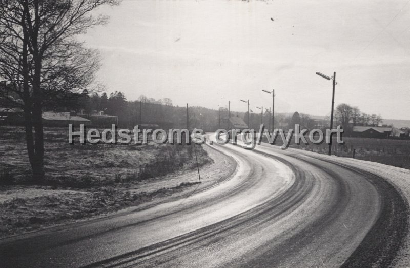 Kurvan vid Knappekulla in mot centrum. Postganget 9 februari 1963..jpg - Kurvan vid Knappekulla in mot centrum.Postgånget 9 februari 1963.