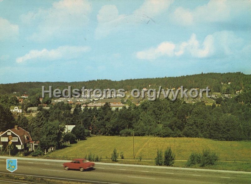 Lerum. Utsikt over Hallas. Postganget 28 oktober 1982. Copyright AB H. Lindenhag, Goteborg.jpg - Lerum. Utsikt över Hallås.Postgånget 28 oktober 1982.Copyright: AB H. Lindenhag, Göteborg.