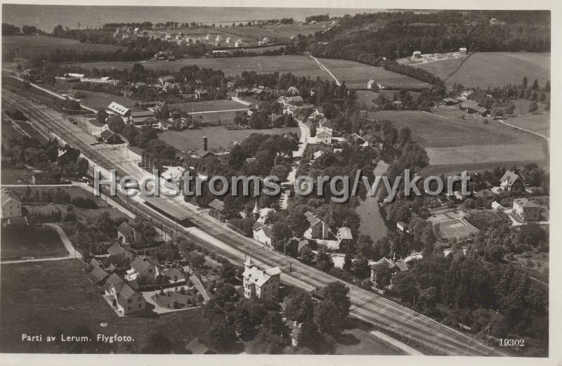 Parti av Lerum. Flygfoto. Postganget 23 juli 1949. Pressbyran 19302.jpg - Parti av Lerum. Flygfoto.Postgånget 23 juli 1949.Pressbyrån 19302.