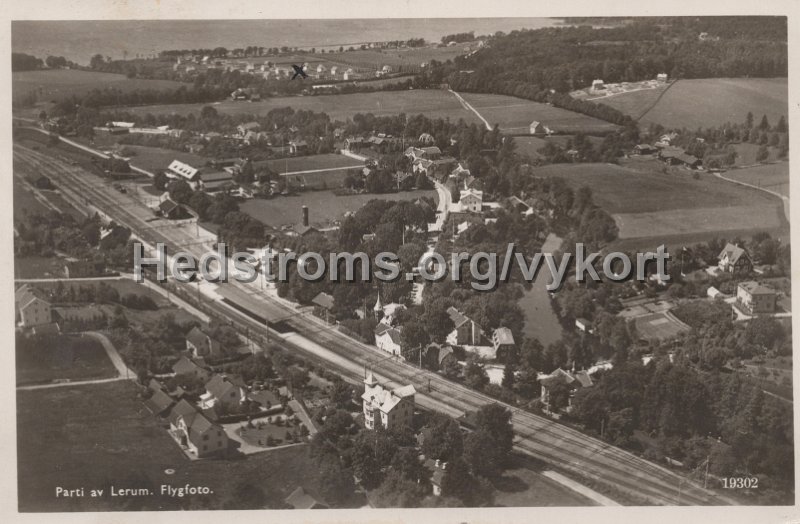 Parti av Lerum. Flygfoto. Postganget. A.-B. Aga, Stockholm 19302.jpg - Parti av Lerum. Flygfoto.Postgånget.A.-B. Alga, Stockholm 19302.